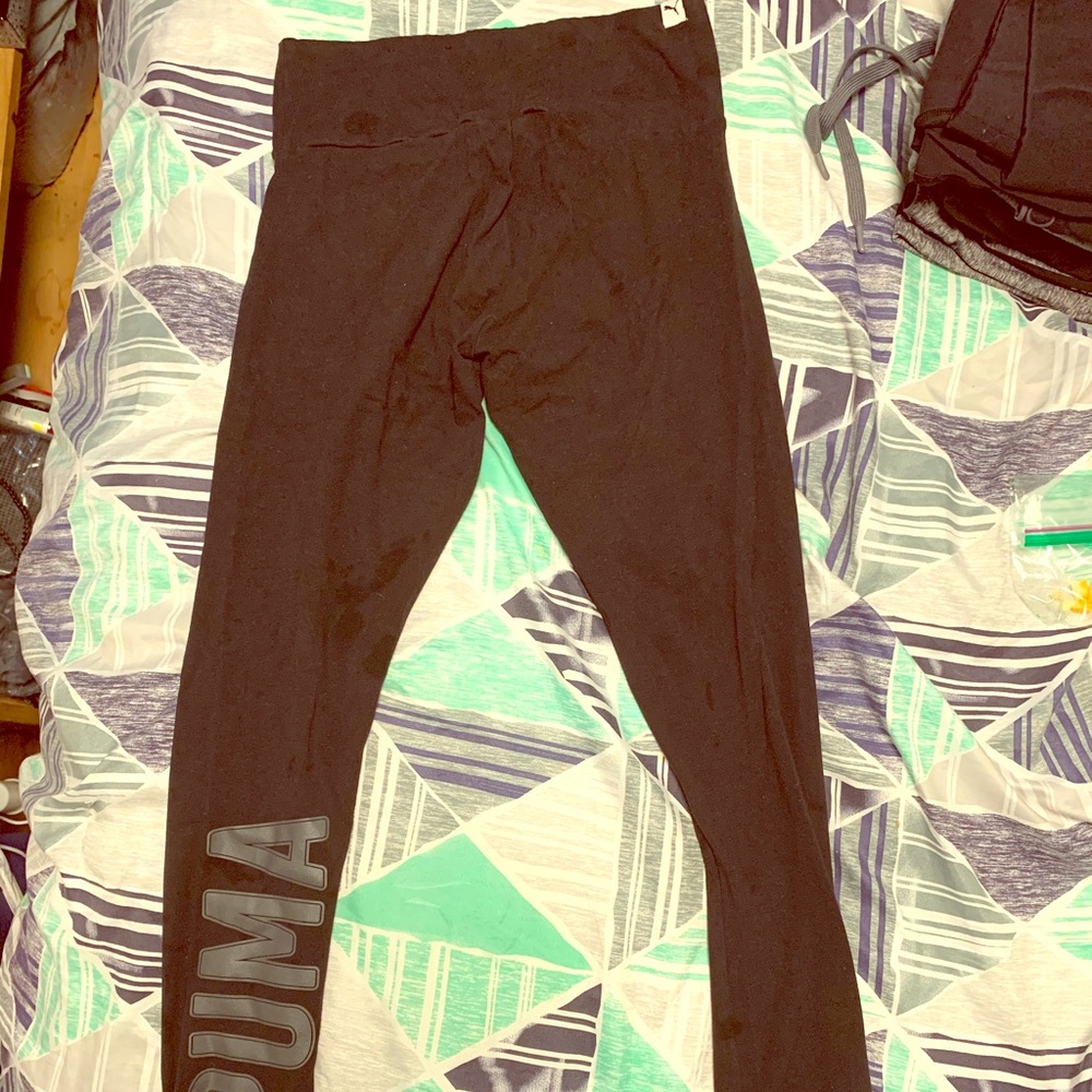 Puma stretchy leggings like new.
